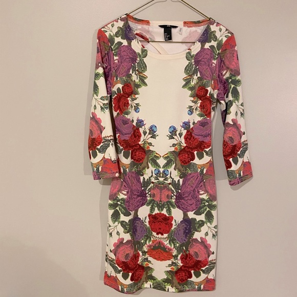 H&M Floral Dress with partial open back - Picture 8 of 10
